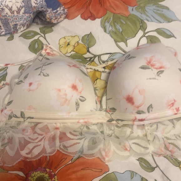 Victoria secret 34d bra bundle like New - Picture 15 of 15